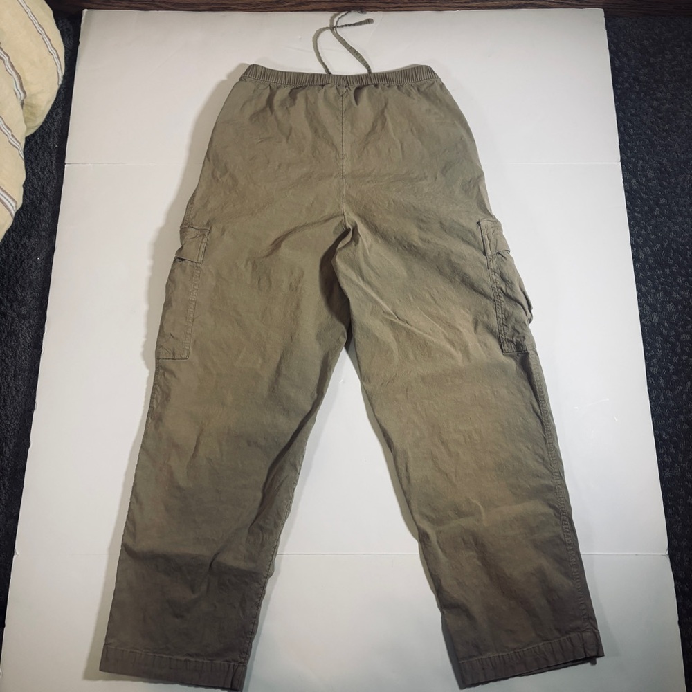 Athleta Paradise MidRise Cargo Pant Size S
Athleisure Travelcore Gorpcore - Picture 6 of 6